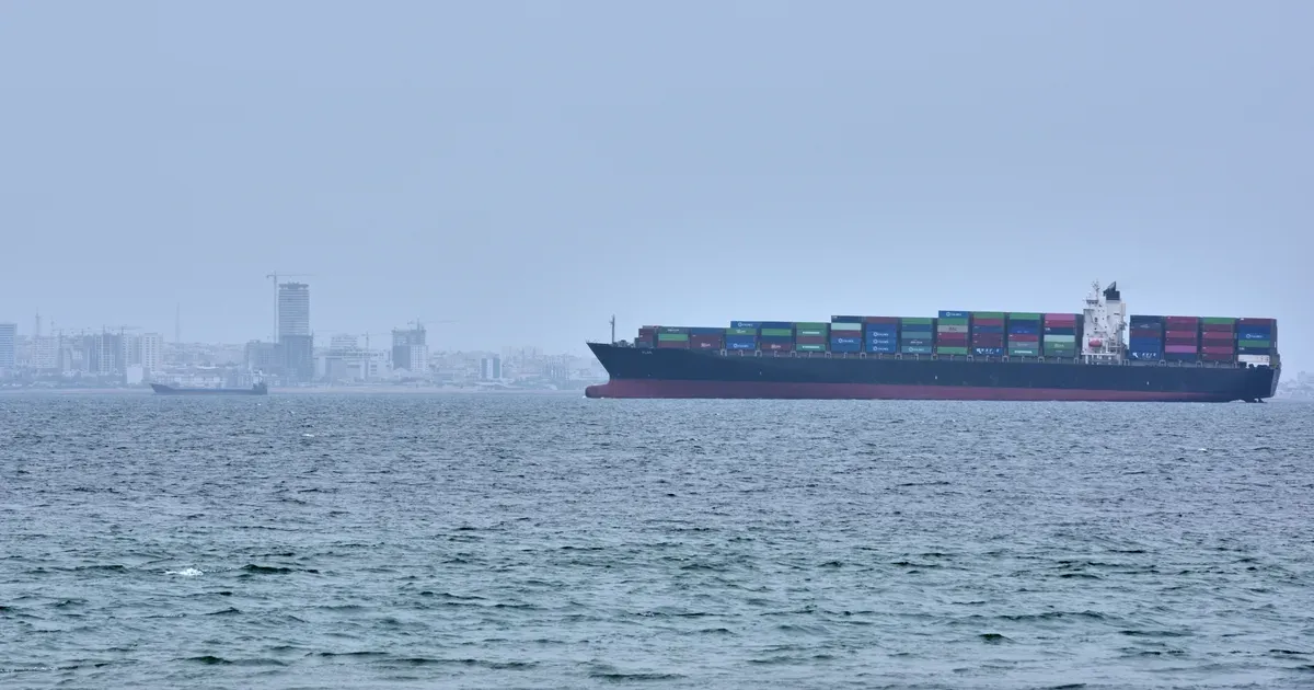 ދުނިޔޭގެ ބާޒާރުގައި ސާފުނުކުރާ ތެލުގެ އަގު އިންތިހާއަށް އުފުލެމުންދާތީ، ހޮރްމޫޒް ކަނޑުއޮޅި އަލުން ހުޅުވުމަށްޓަކައި ބައިނަލްއަގުވާމީ އެހީތެރިކަމަށް އެމެރިކާއިން އެދެން ފަށައިފި