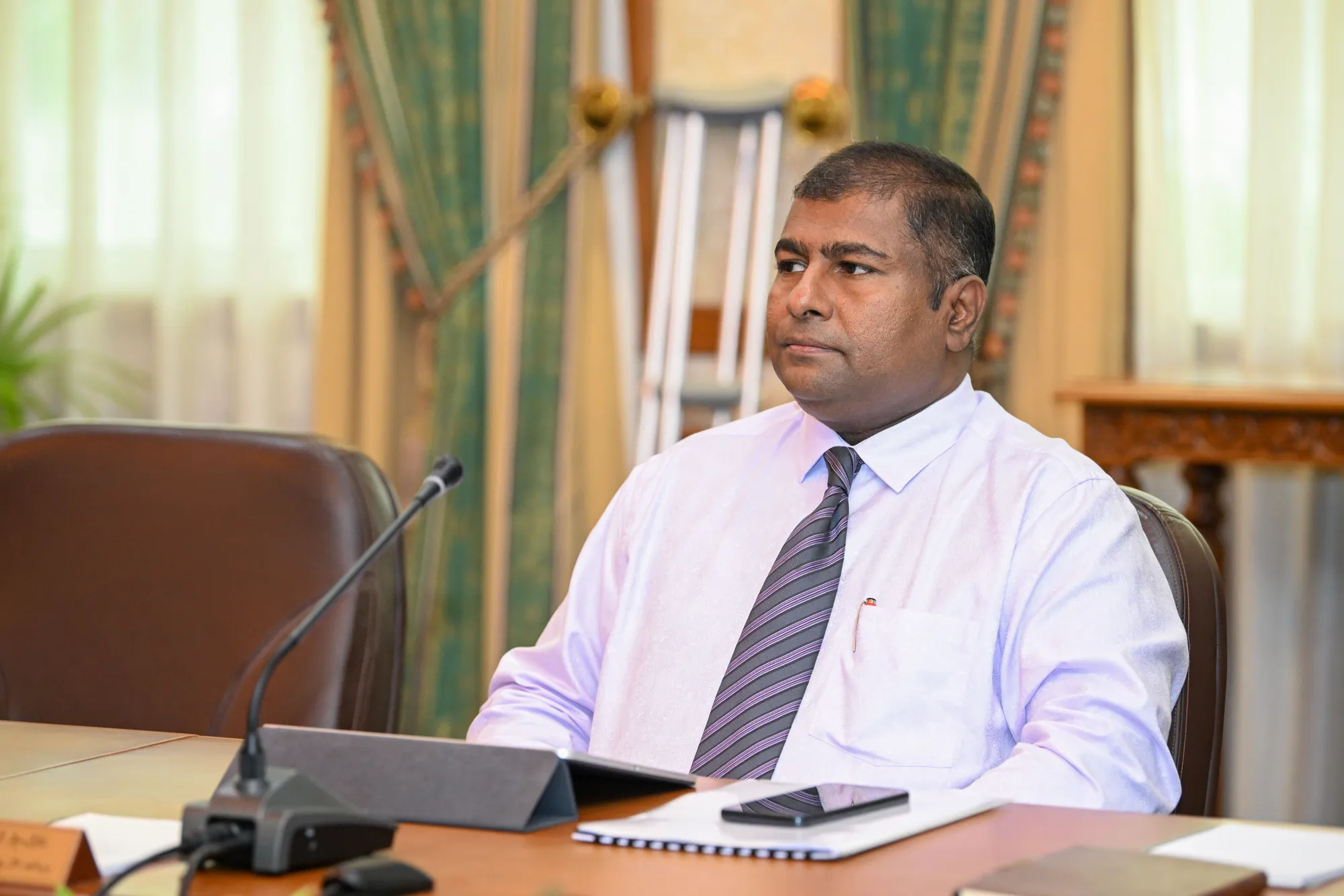 ދިވެހި ބަހުގެ ކުރީގެ ވަޒީރު އާދަމް ނަސީރު ރައީސް އޮފީހުގެ މުޝީރަކަށް