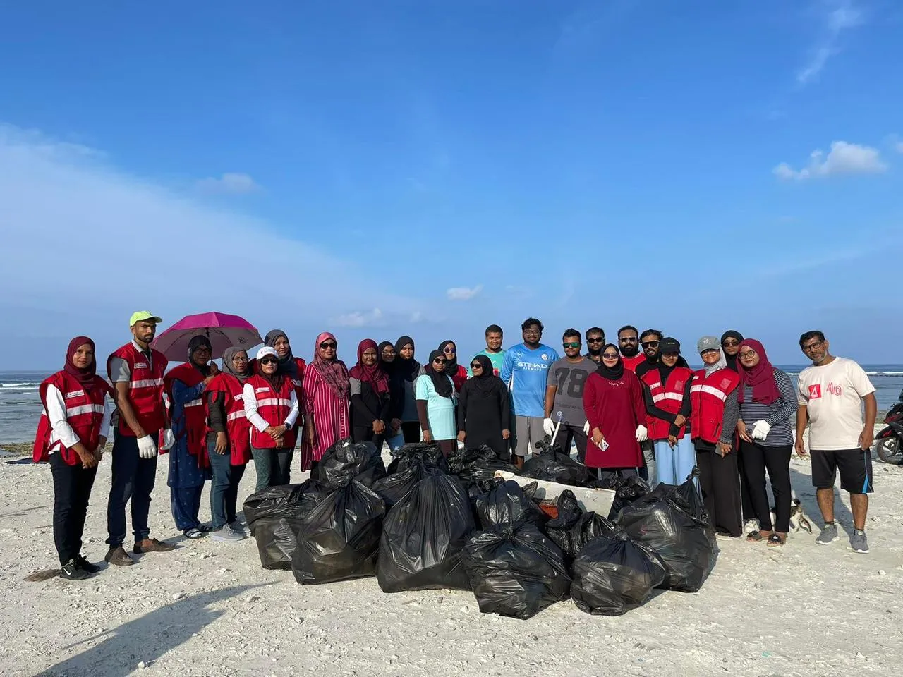 ބީއެމްއެލް މުވައްޒަފުން މާލެ އާއި އައްޑޫ ސިޓީގައި ސާފުކުރުމުގެ ހަރަކާތްތަކެއް ބާއްވައިފި