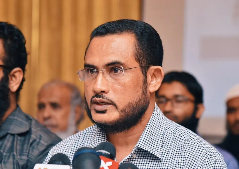 މިރޭގެ މުޒާހަރާއާ އިލްޔާސް ދެކޮޅު، އަދާލަތު ޕާޓީ މެންބަރުން ނެރެނީ އޮޅުވާލައިގެން