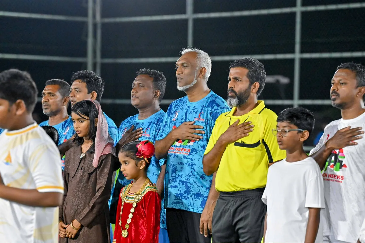 ދ.މީދޫ ފުޓްސަލްދަނޑު ހުޅުވުމުގެ ގޮތުން ކުޅުނު މެޗެއް ފެށުމުގެ ތެރެއިން... ފޮޓޯ: ރައީސް އޮފީސް