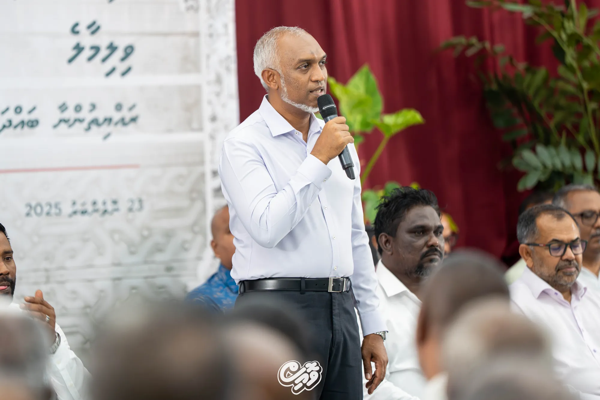 ރައީސް ޑރ. މުއިއްޒު ވިލިމާލެ ރައްޔިތުންނާ ބައްދަލު ކުރެއްވުމަށް ބޭއްވި އިވެންޓްގެ ތެރެއިން-- ފޮޓޯ/ވޮއިސް
