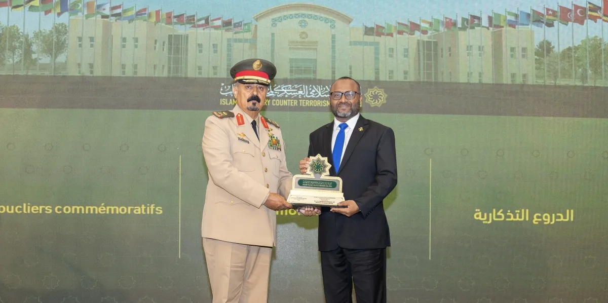 IMCTC Secretary-General Maj. Gen. Al-Moghedi (left) and Minister of Islamic Affairs, Dr. Mohammed Shaheem Ali Saeed (right) during the launch ceremony on Monday (Photo/Islamic Ministry)