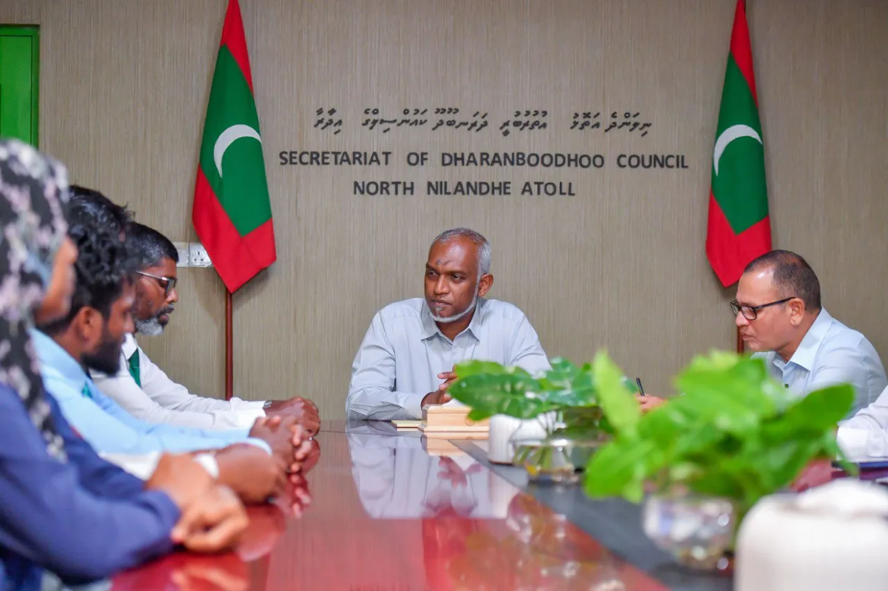 ރައީސް ޑރ.މުޙައްމަދު މުޢިއްޒު ފ.ދަރަނބޫދޫ ކައުންސިލާއި އ.ތ.މ ކޮމިޓީ އާއި ބައްދަލުކުރެއްވުން-- ފޮޓޯ: ރައީސް އޮފީސް