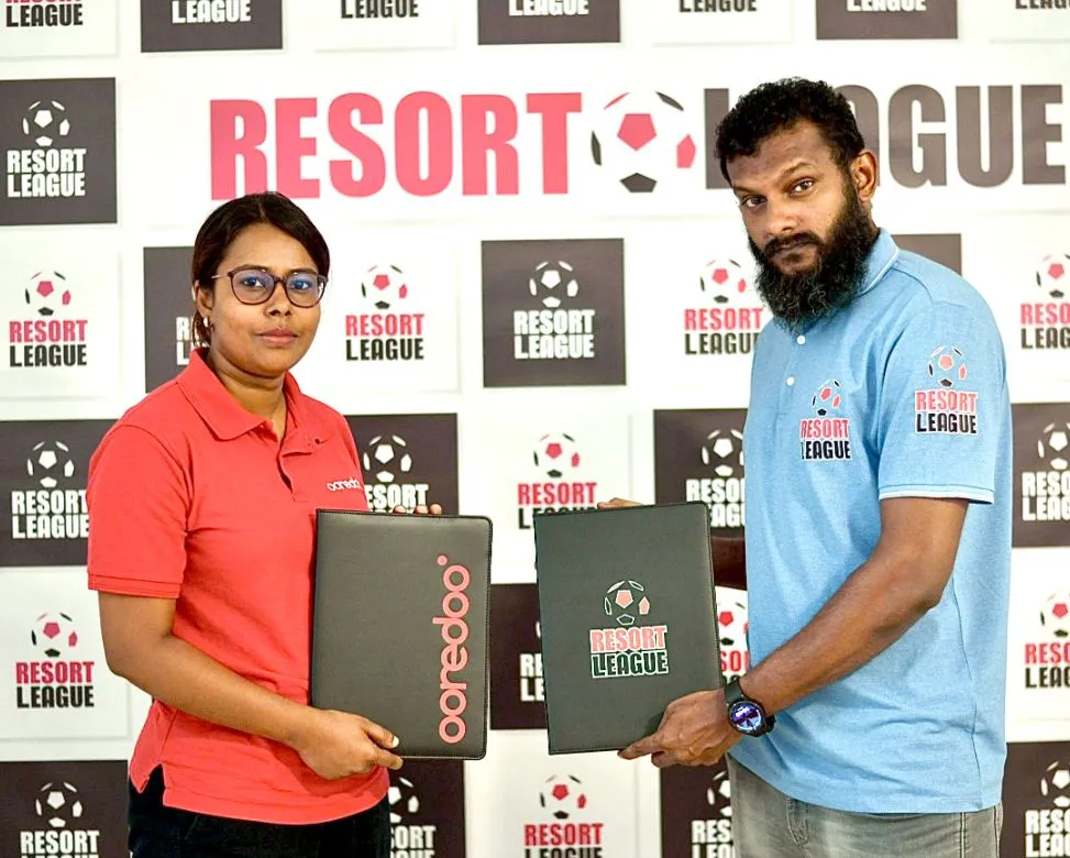 Ismail Mufeed, public relations for Resort League and Mariyam Falak, the Brand Manager for Ooredoo