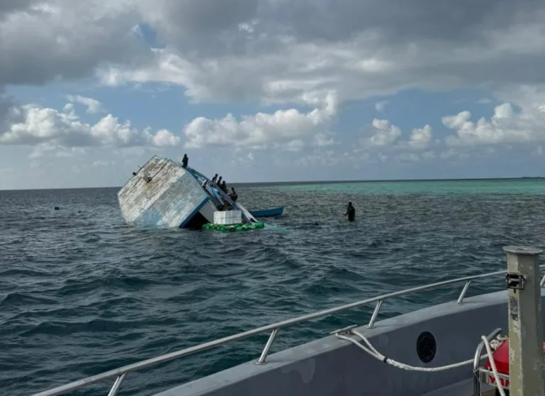 ފަރަށްއެރި ބޯޓު... ފޮޓޯ: އެމްއެންޑިއެފް