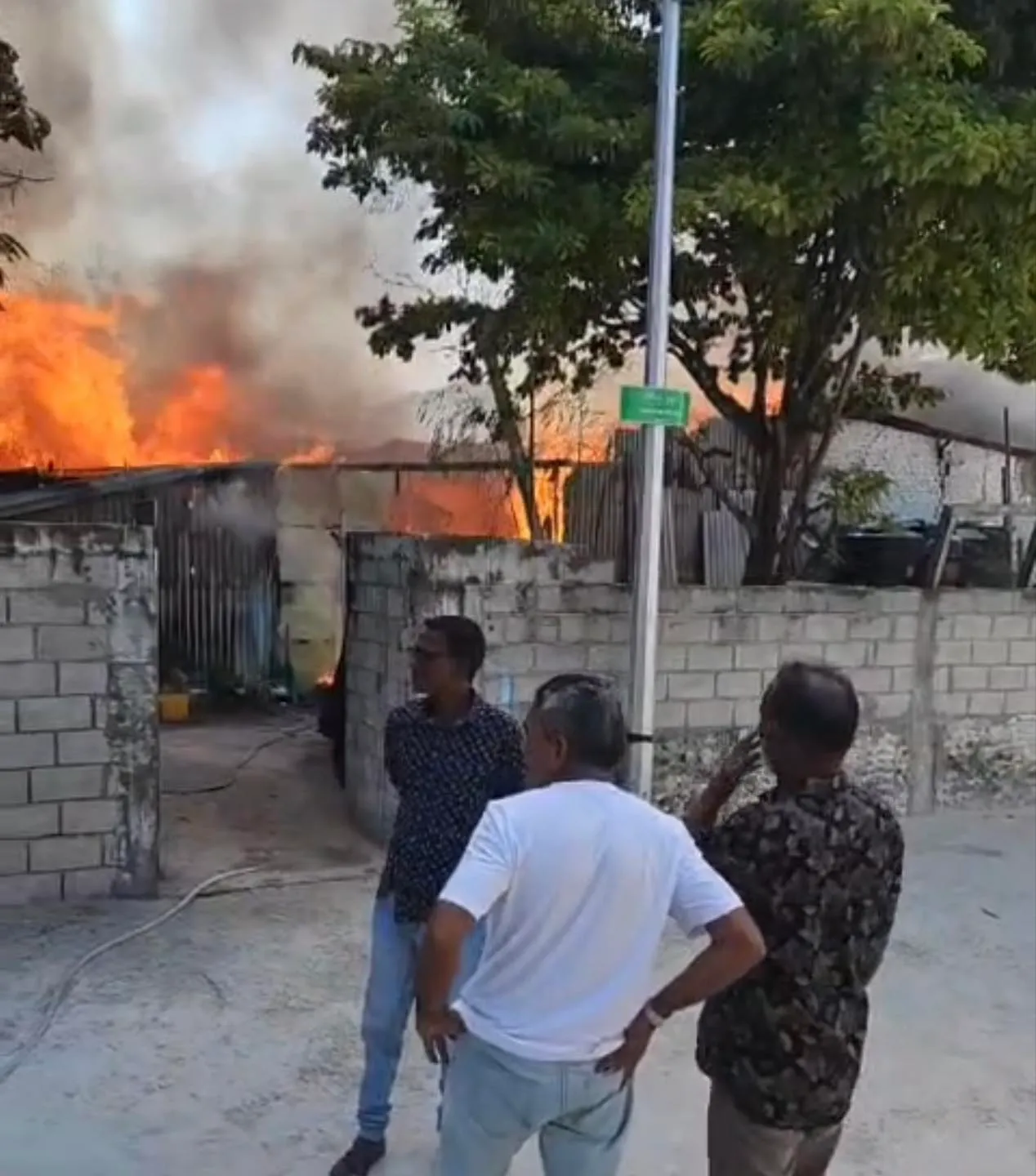އަލިފުށީގައި ގެއެއްގައި ވަރަށް ބޮޑަށް ރޯވެ އަނދަނީ