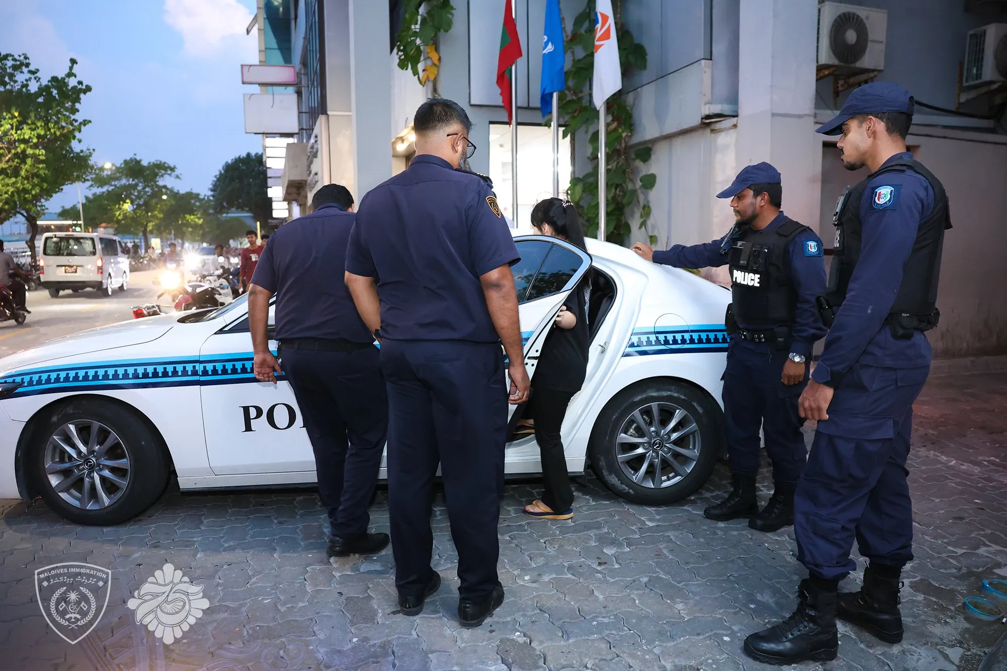 މަސާޖު ޕާލަރުތައް ބަލައި ފާސްކުރުން: ފޮޓޯ/ އިމިގްރޭޝަން