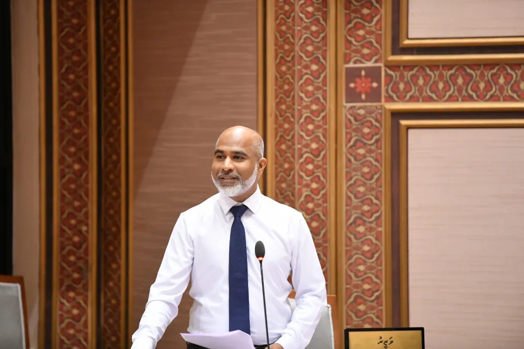 އެޑިއުކޭޝަން މިނިސްޓަރު ޑރ. އިސްމާއީލް ޝަފީއު