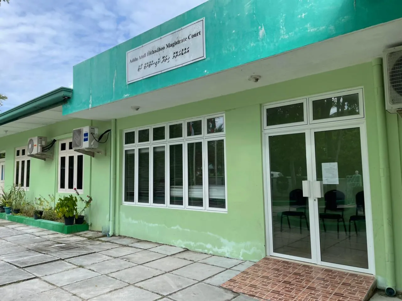 ހިތަދޫ މެޖިސްޓްރޭޓް ކޯޓު؛ ފޮޓޯ / ޓައިމްސް އޮފް އަައްޑޫ