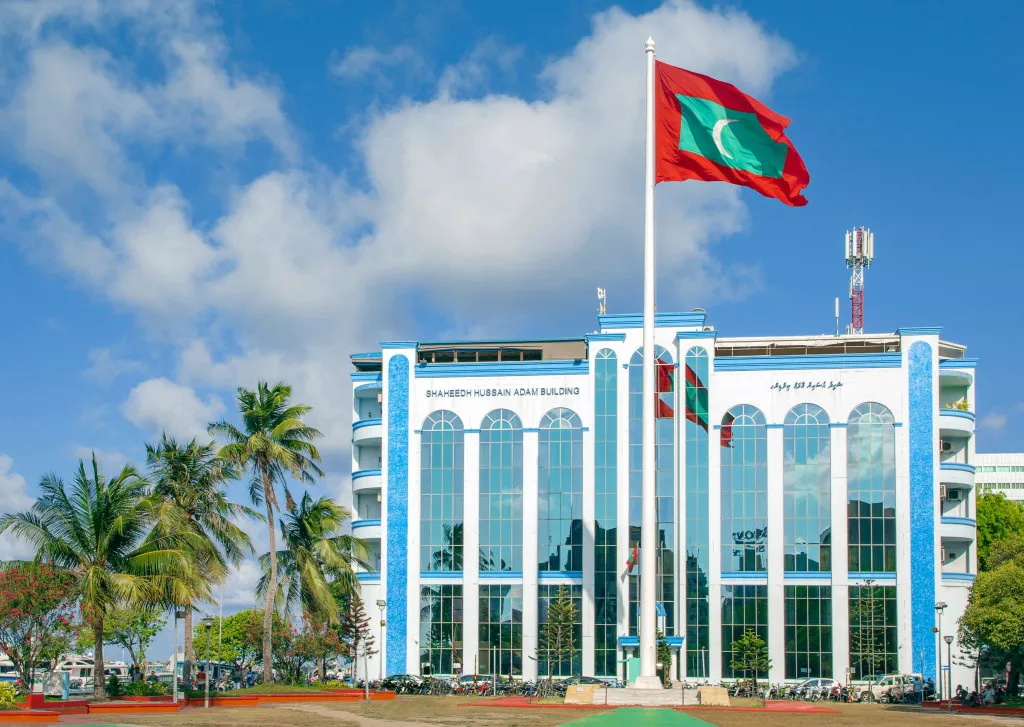 ސޮއި ފޯޖު ކޮށްގެން ކުންފުންޏެއްގެ ޝެއާ ވަގަށް ބަދަލުކުރި މައްސަލައެއް ބަލަނީ