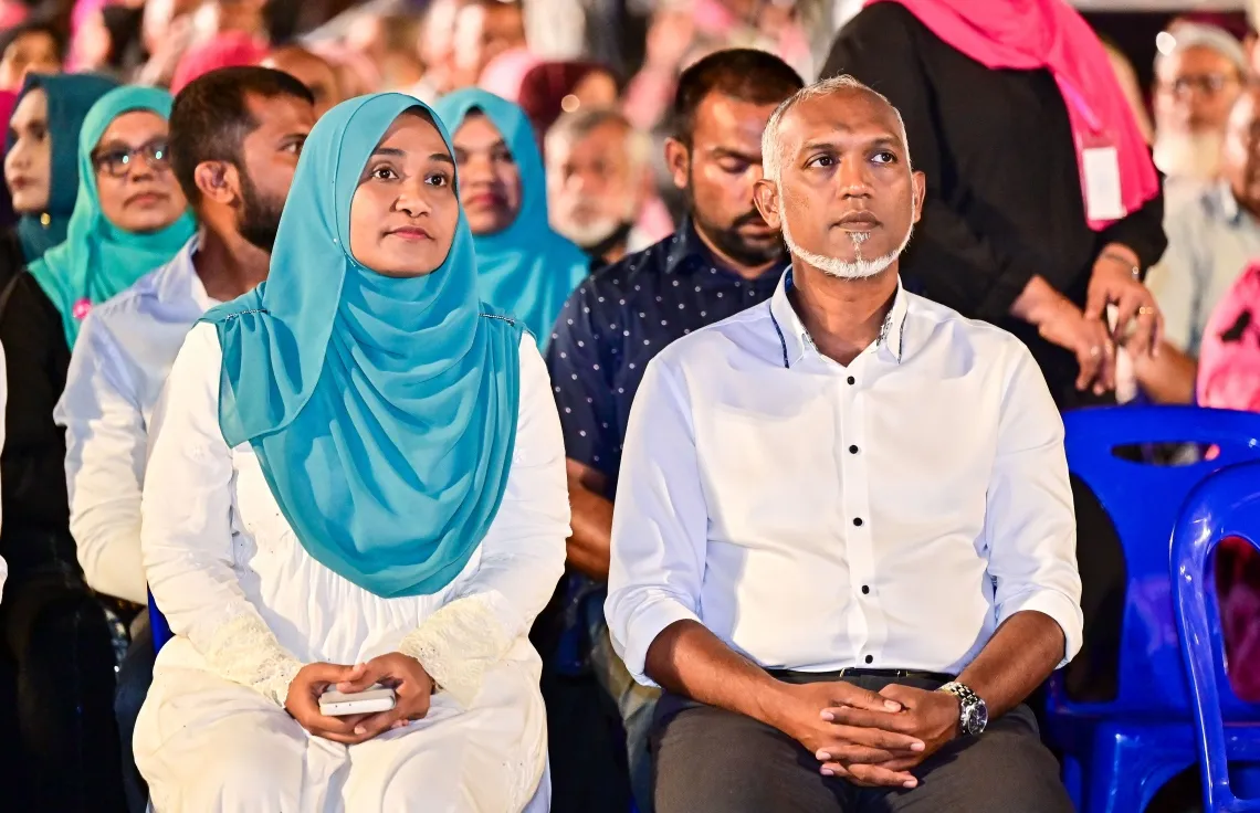 ރައީސުލްޖުމްހޫރިއްޔާ ޑރ. މުހައްމަދު މުޢިއްޒު އާއި އަނބިކަނބަލުން ސާޖިދާ މުހައްމަދު