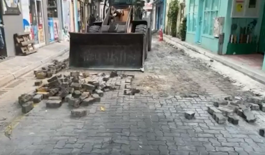 ފަލާހު ޕްރީސްކޫލް ކުރިމަތީ ގައި އޮތް މަގު ރޫޅާލަނީ-- ފޮޓޯ: މާލެ ސިޓީ ކައުންސިލް