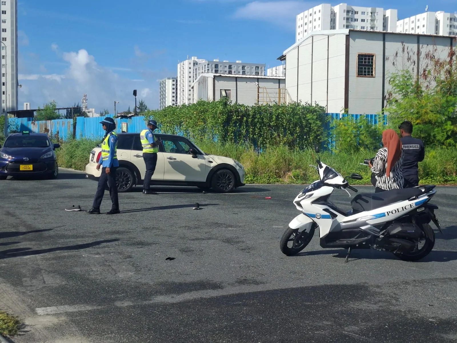 އެކްސިޑެންޓް ހިނގި ސަރަހައްދުގައި ފުލުހުން ހަރަކާތްތެރިވަނީ- ފޮޓޯ/ ވޮއިސް