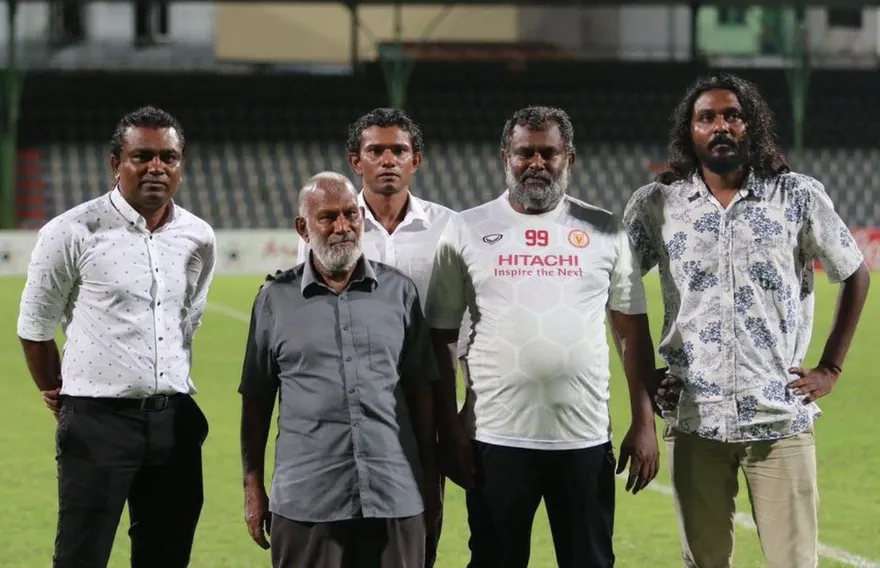 ހަސަން އަލީ އޭނާގެ 4 ދަރިންނާއެކު-- ފޮޓޯ: ސޯޝަލް މީޑިއާ