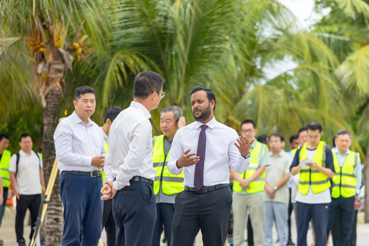 މާލެ އާއި ވިލިމާލޭގެ މަގުތައް ހެދުމަށް ޑިޒައިން ތައްޔާރުކުރުމުގެ ކުރިން ހަދަން ޖެހޭ ސާވޭގެ މަސައްކަތްތައް ކުރިއަށްދާ ގޮތް މިނިސްޓަރު ބައްލަވާލެއްވުން