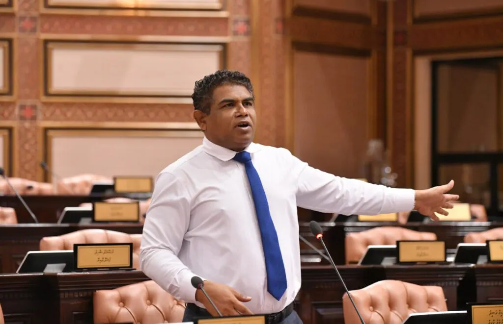 މަޖިލީސް ހިސޯރުކޮށްގެން މިތިބީ ރާއްޖޭގެ ސަރަހައްދެއް ވިއްކާލީމާ: އިބްރާޙީމް ރަޝީދު