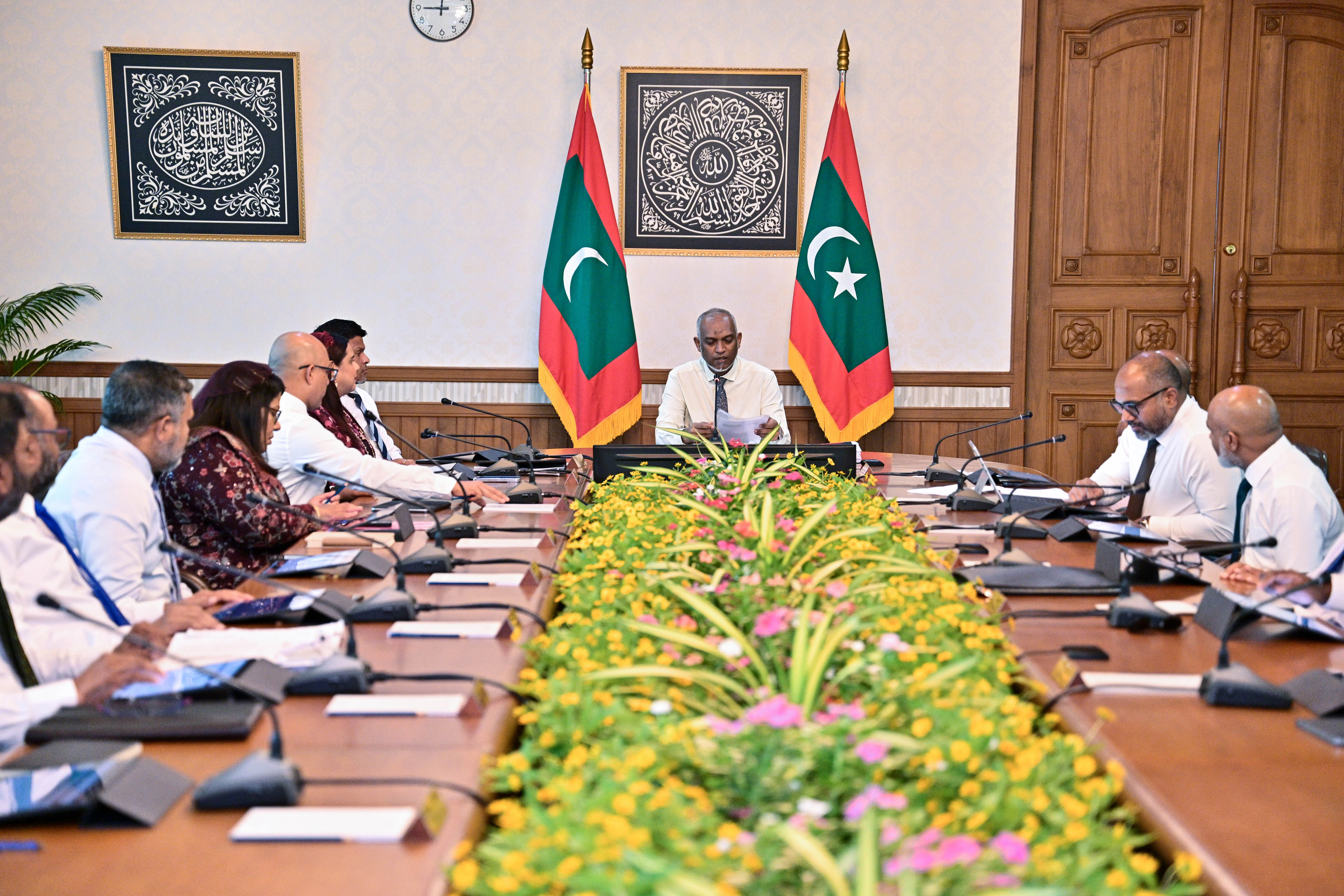 ދުންފަތާއި ނިކޮޓިންގެ ނުރައްކަލާ ގުޅުންހުރި މުހިންމު ނިންމެވުންތަކަކާއި، ސަރުކާރުން ކުރިއަށްގެންދާ އެހެނިހެން މަޝްރޫޢުތަކާ ގުޅޭ މުހިންމު ނިންމެވުންތަކެއް ވަޒީރުންގެ މަޖިލީހުން ނިންމަވައިފި