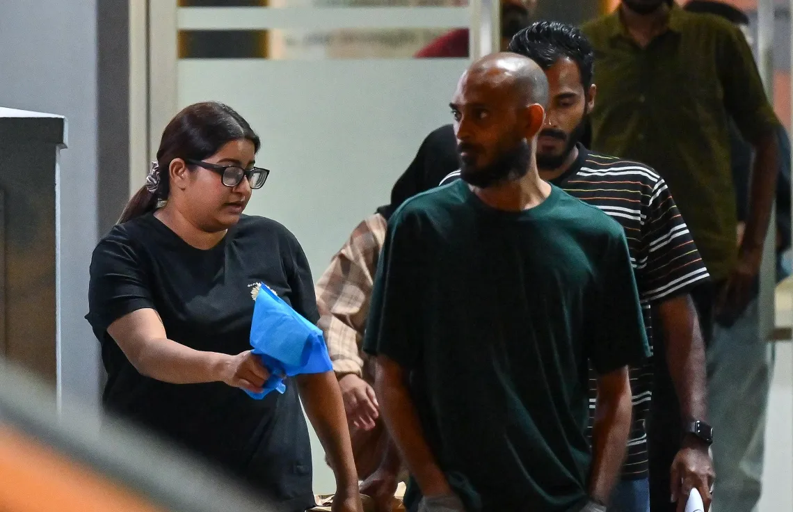 ފައިނާ ދޫކޮށްލީ ޝަރުތުތަކަކާއެކު، އަޒްހާދުގެ ބަންދަށް 15 ދުވަސް