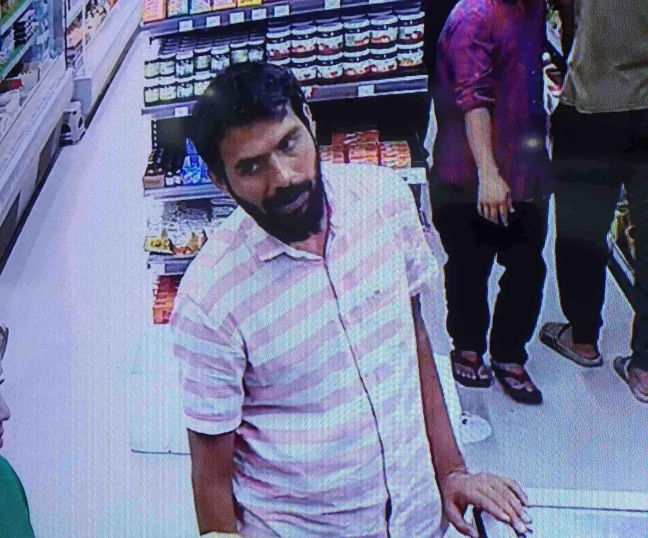 އެހެން މީހެއްގެ އެކައުންޓުން އެމީހާއަށް ނޭނގި ފައިސާގެ މުއާމަލާތެއް ހިންގި މީހަކު ހޯދަނީ
