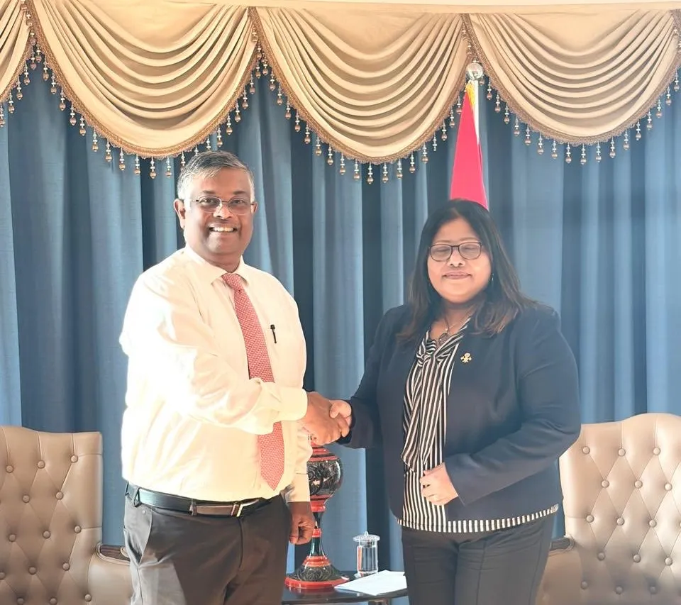 އިންޑިއާ ސަފީރު ހެލްތު މިނިސްޓަރާއި ބައްދަލުކުރައްވައިފި