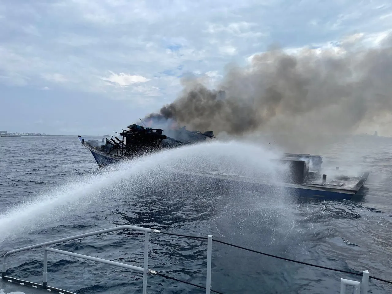 އަލިފާން ރޯވި ދޯނި އަޑިޔަށް ގޮސް ތަކެތި އޮޔާދާތީ ސަމާލުވާން އެދިއްޖެ