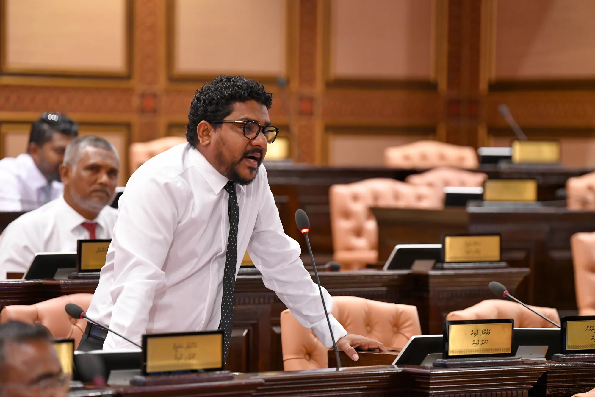 ނިދާފައި އޮތުމަށްފަހު، މިދިޔަ ސަރުކާރު ނިމެން ކައިރިވުމުން އޭސީސީ ހޭލީ މަގާމުގެ ދިފާއުގައި: މައުރޫފް