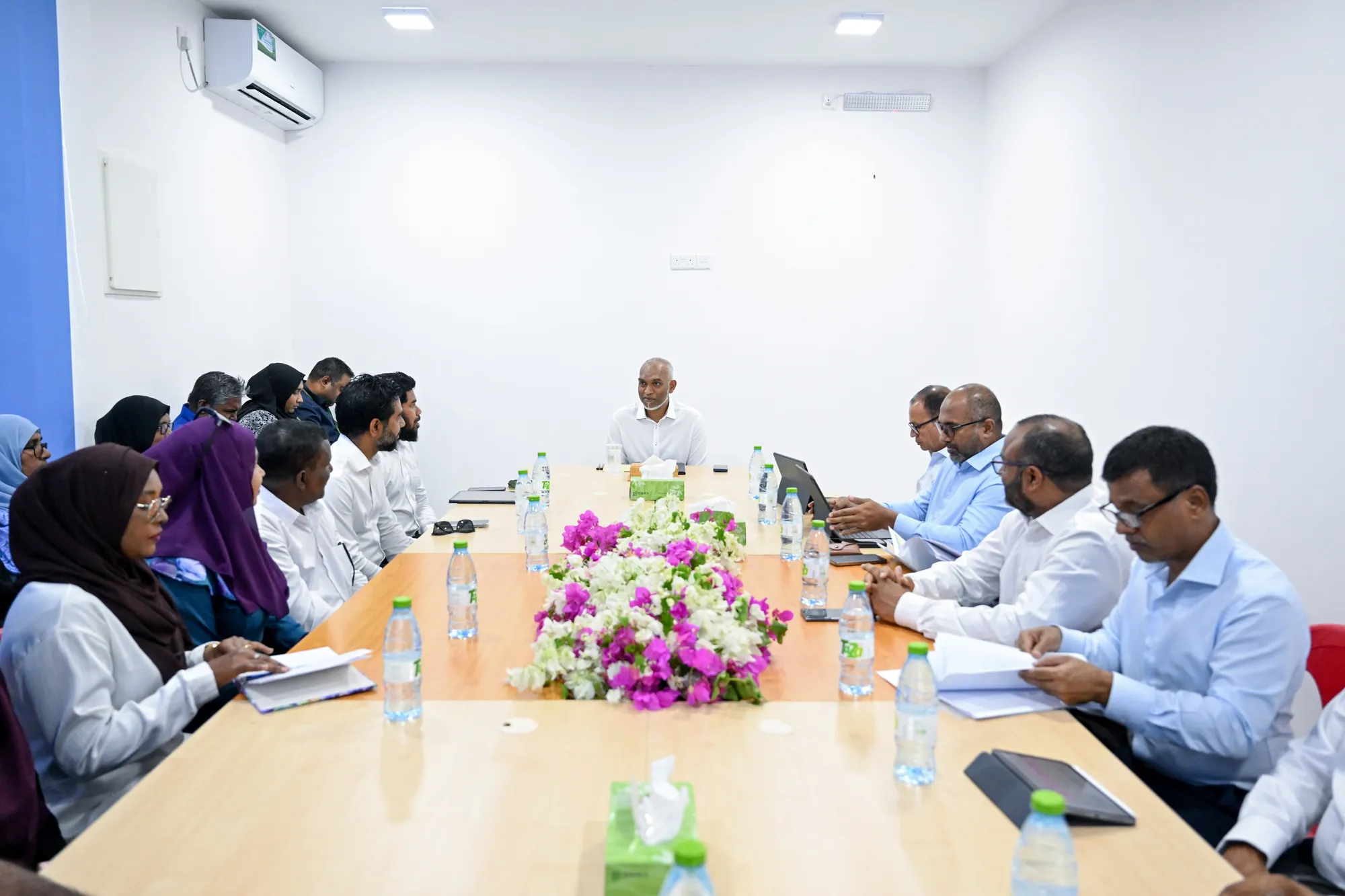 ރައީސުލްޖުމްހޫރިއްޔާ ޑރ. މުޢިއްޒު މާފަރު ކައުންސިލާއި ބައްދަލުކުރެއްވުން: ފޮޓޯ/ ރައީސް އޮފީސް