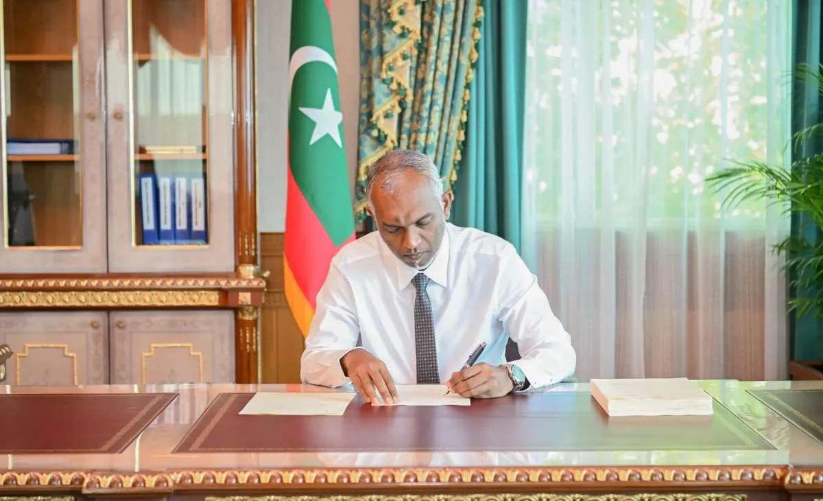 ރައީސުލްޖުމްހޫރިއްޔާ ޑރ. މުޙައްމަދު މުޢިއްޒު