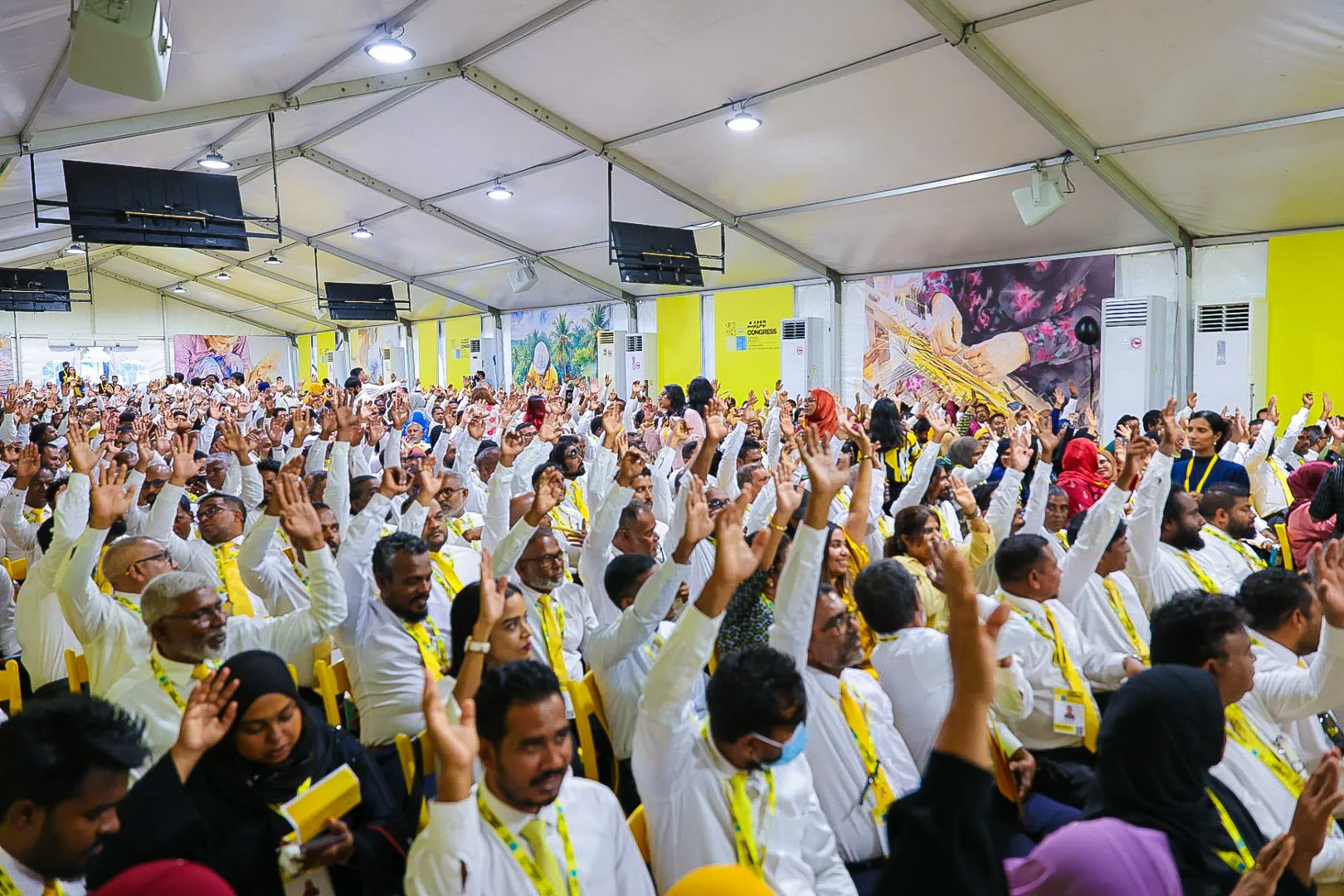 އެމްޑީޕީ ކޮންގުރެސްއަށް ހުށަހެޅި "ބޮޑު ބަދަލު"ގެ ސިޔާސަތު ފާސްކޮށްފި