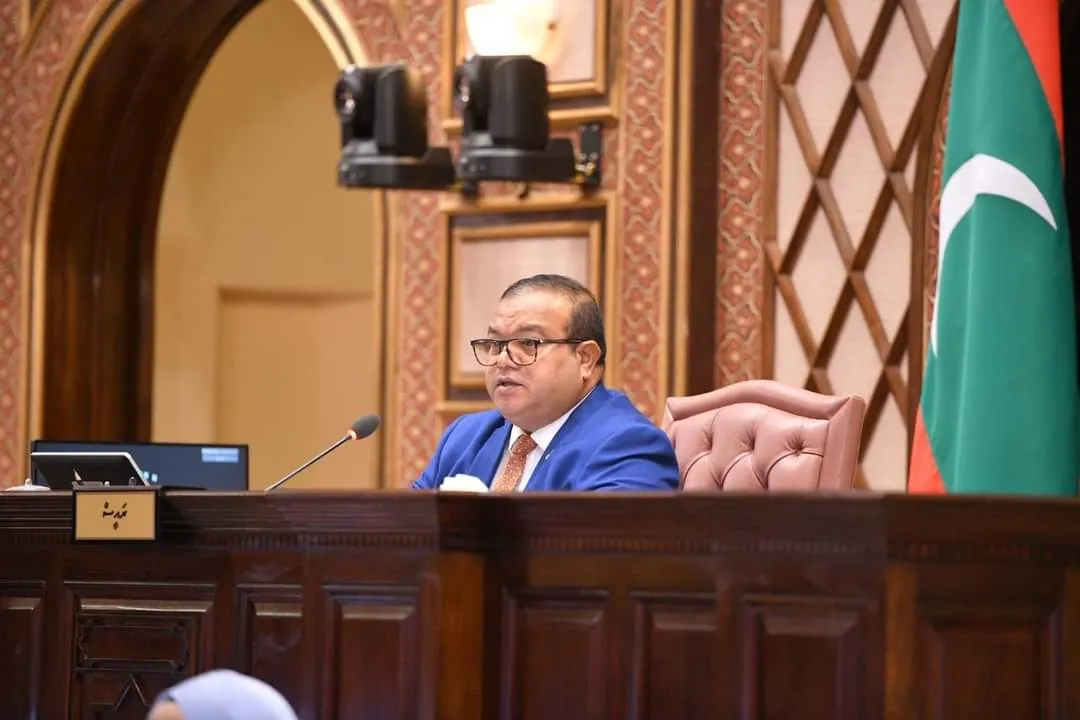 ވަޒީރާއި ސުވާލު ކުރުމުގެ ގަވާއިދާއި ޚިލާފަށް ސުވާލު ނުކުރައްވައި، އެ ގަވާއިދު ބަދަލު ކުރަން އެދިވަޑައިގެންފި!