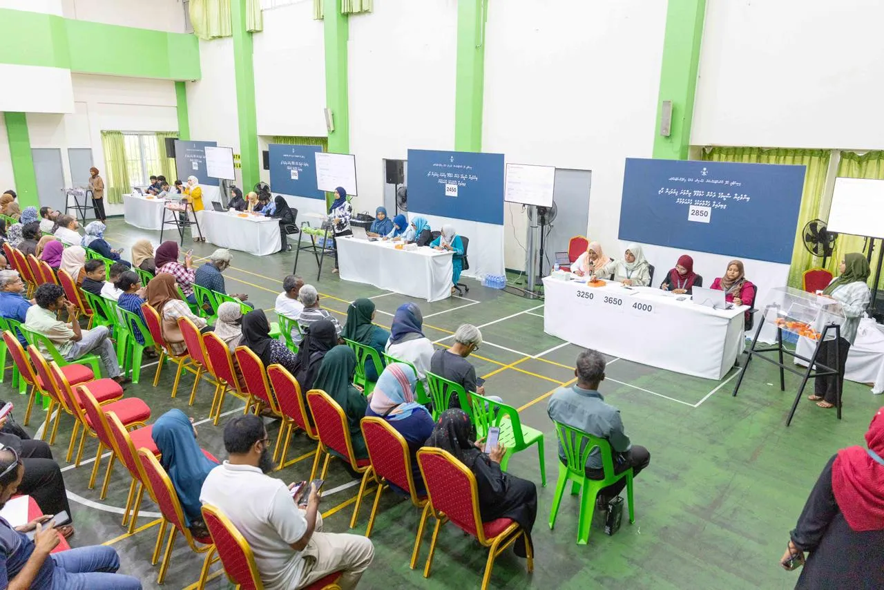 ގުރުއަތުލުން ކުރިއަށްދަނީ -