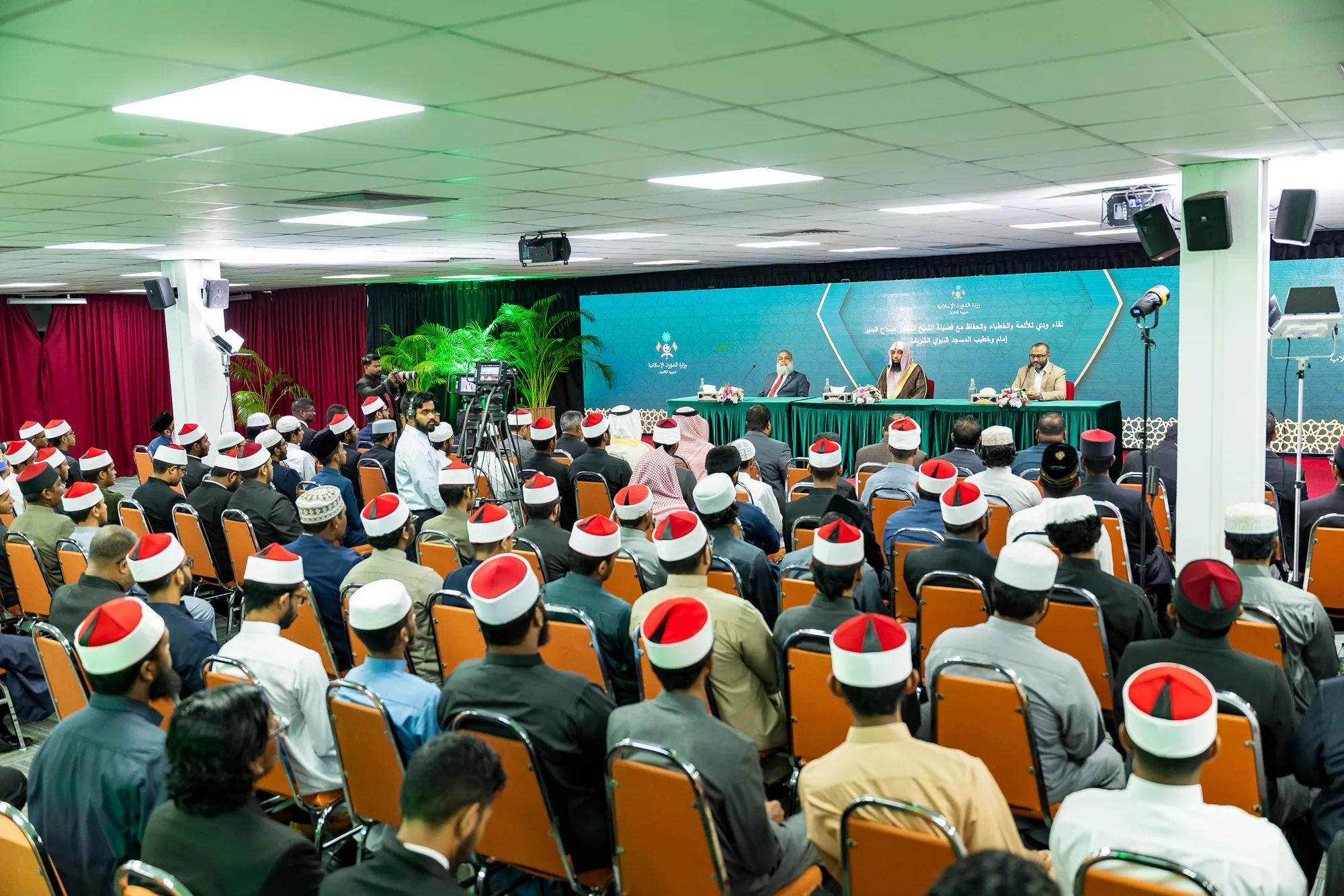 ނަބަވީގެ އިމާމު، ޒުވާން ޚަޠީބުންނާއި، އިމާމުންނާއި ބައްދަލު ކުރެއްވުން -- ފޮޓޯ: މިނިސްޓްރީ