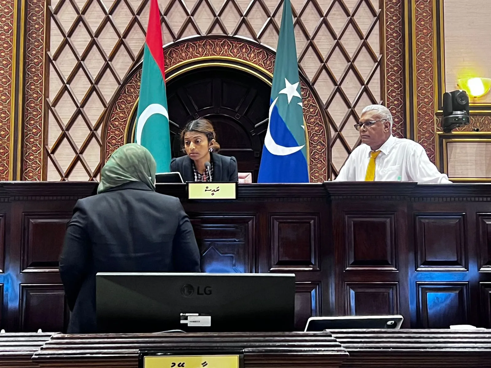 އީވާ ރިޔާސަތުން ނުފޭބި؛ ރައީސް ނަޝީދުގެ މައްސަލަވެސް ކުރިއަށް ގެންދަން ފުރުސަތު ނުދިން!