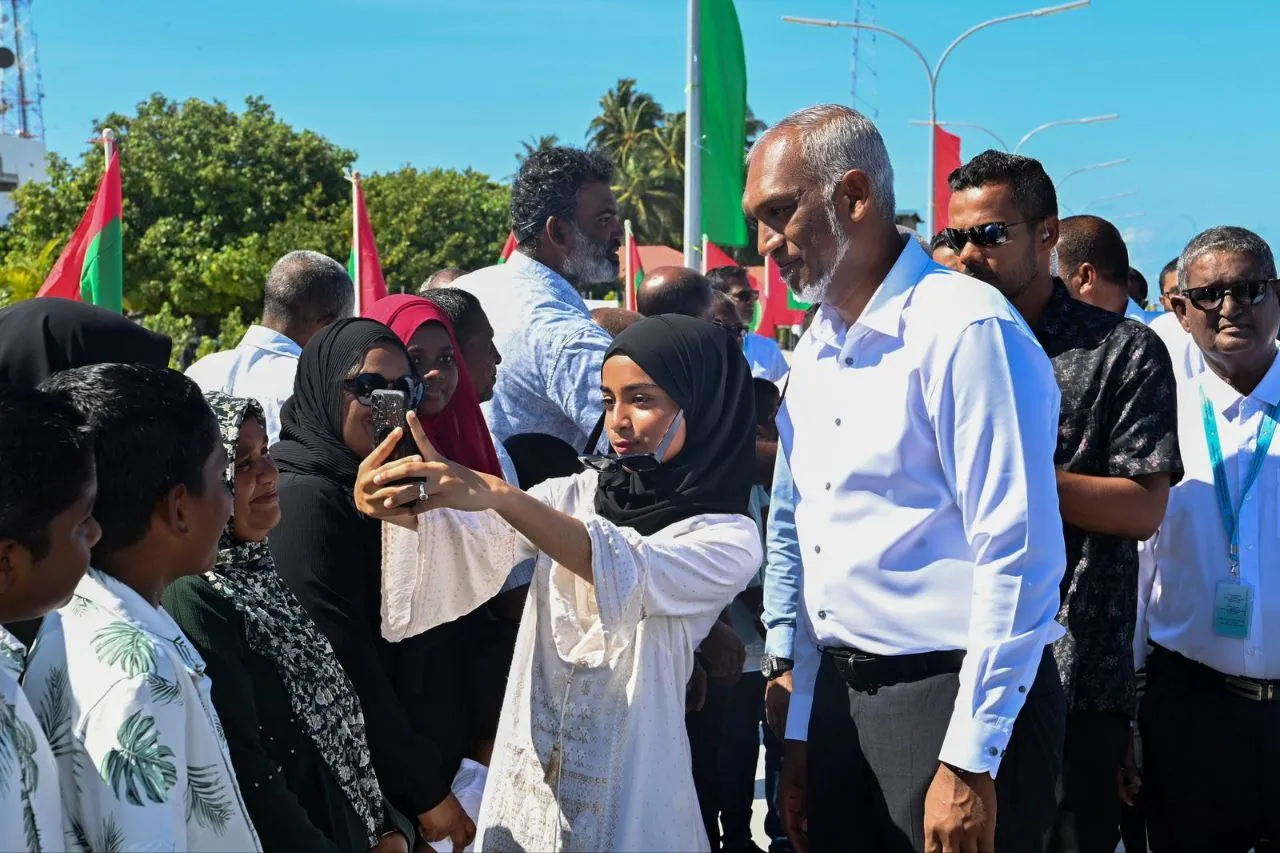 ރައީސުލްޖުމުހޫރިއްޔާ ޑރ.މުހައްމަދު މުއިއްޒު