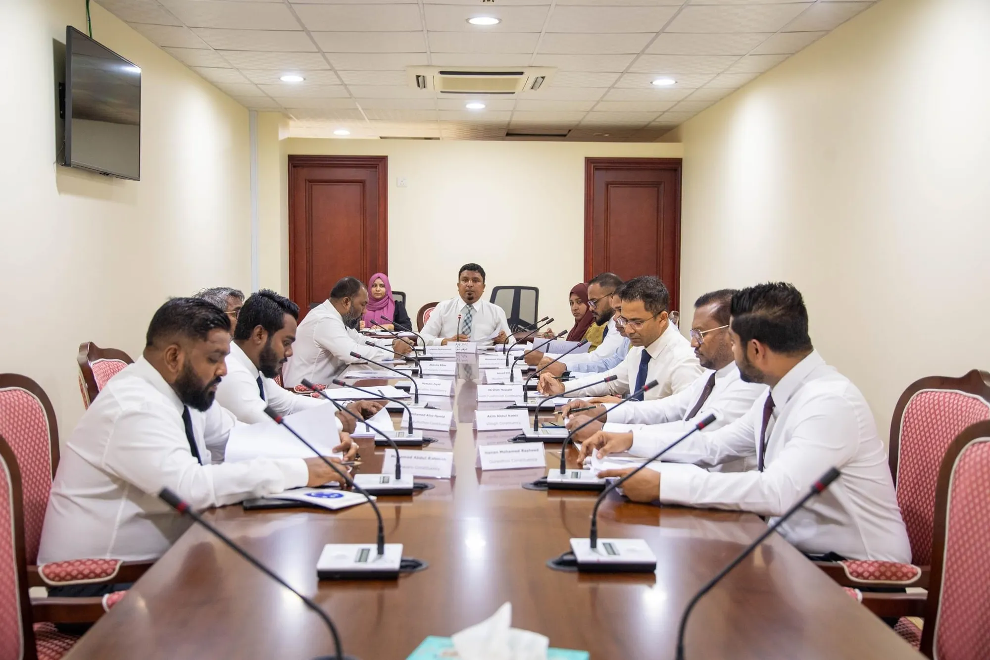 ޚާރިޖީ ގުޅުންތަކާބެހޭ ކޮމިޓީގެ ބައްދަލުވުމުގެ ތެރެއިން: ފޮޓޯ/ މަޖިލިސް