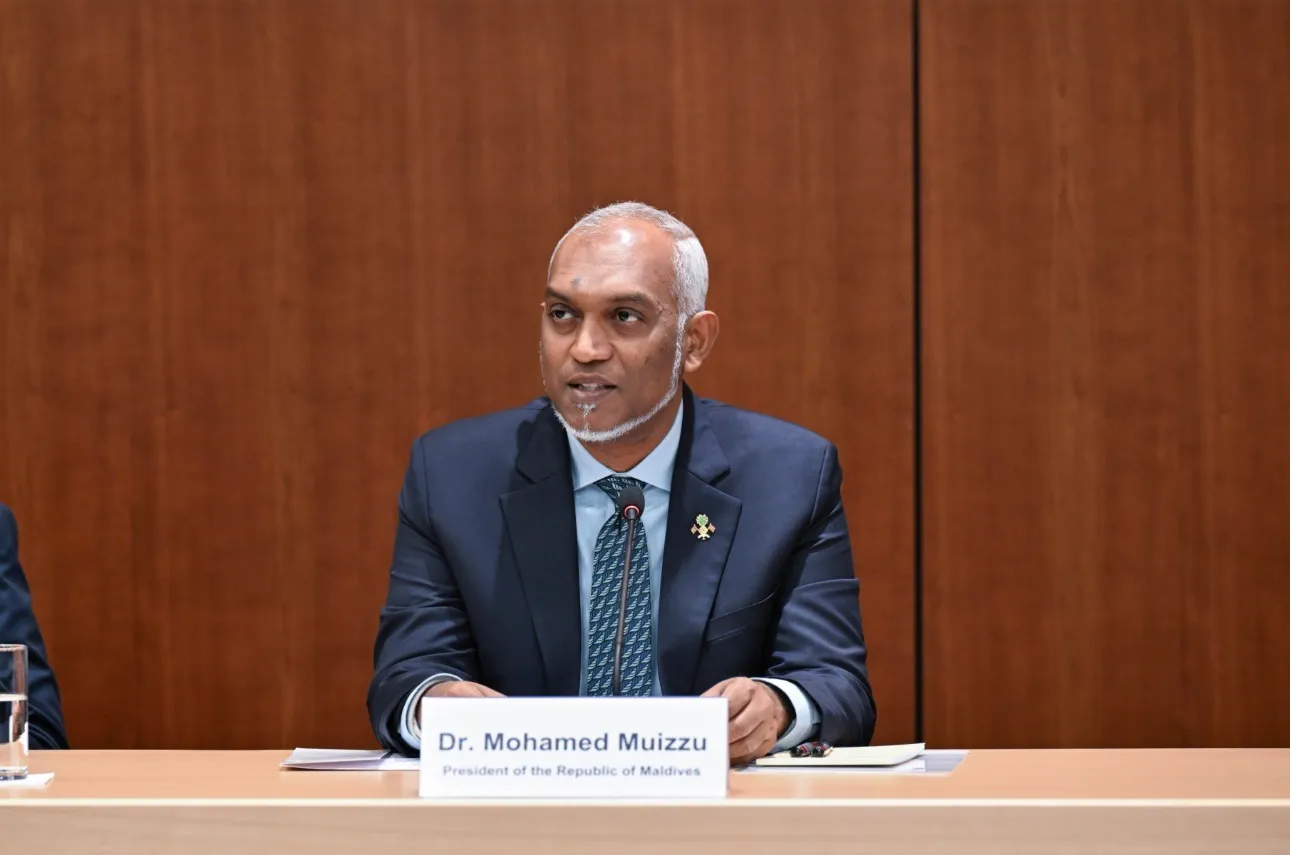 ރައީސް ޑރ މުޙައްމަދު މުޢިއްޒު: ފޮޓޯ/ ރައީސް އޮފީސް