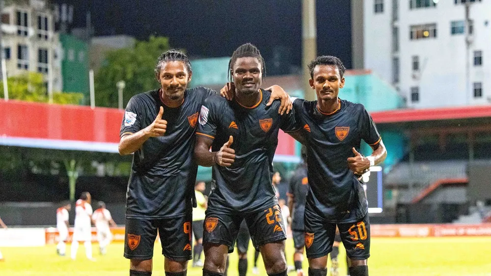 ސެޓްޕީސްތަކުން ޓީސީ ބަލިކޮށް އީގަލްސް އެންމެ ކުރިއަށް