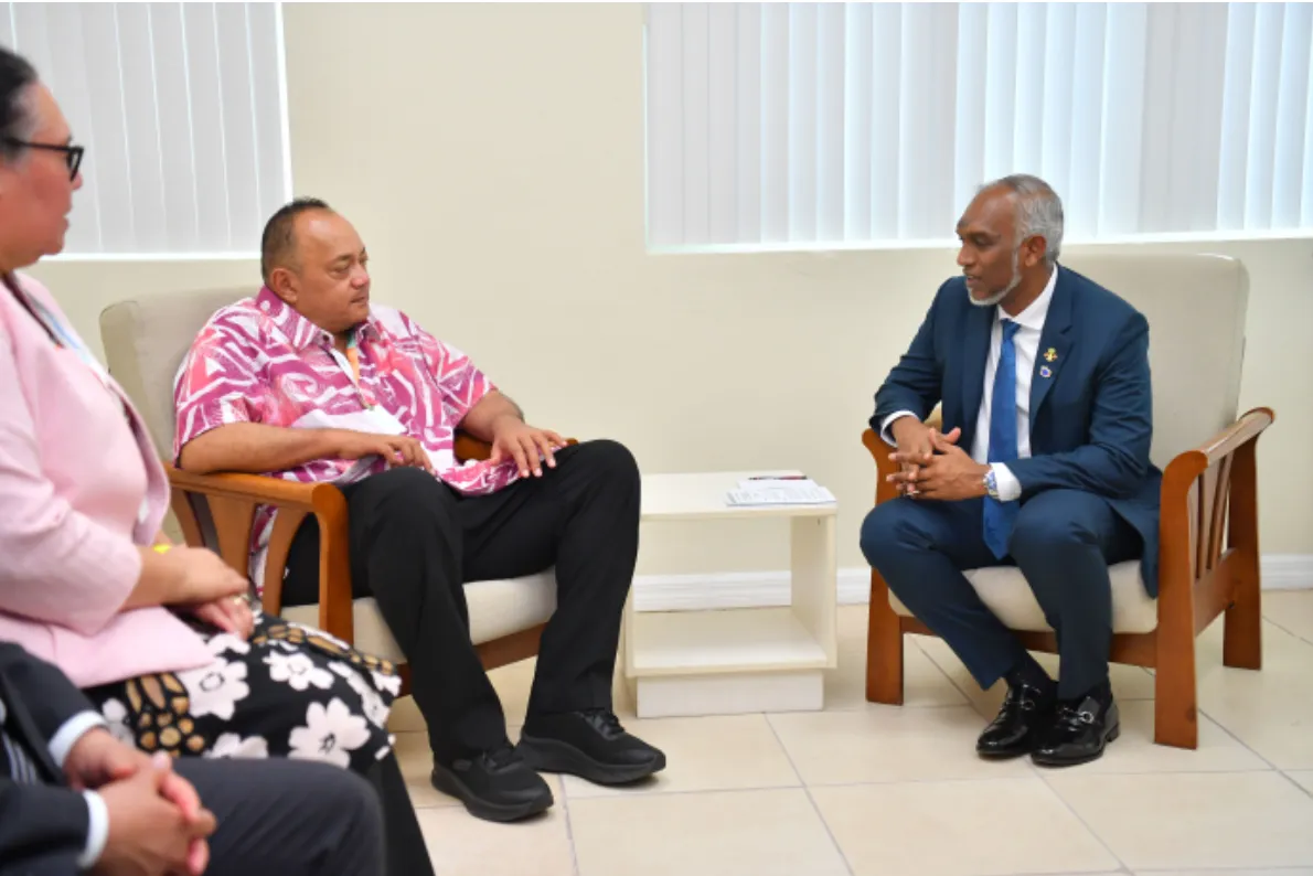 ރައީސުލްޖުމްހޫރިއްޔާ ޑޮކްޓަރ މުޙައްމަދު މުޢިއްޒު ޓޮންގާގެ ބޮޑުވަޒީރު ސިއާސީ ސިވަލެނީއާ ބައްދަލުކުރެއްވުން: ފޮޓޯ/ ރައީސް އޮފީސް