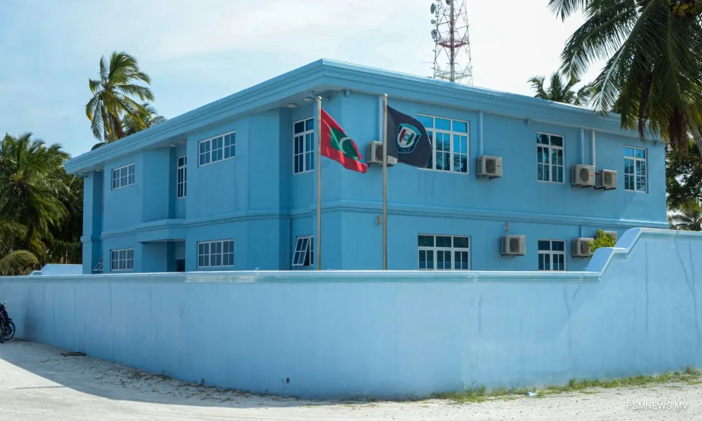 ރަށެއްގައި ހުރި ފުލުހުންގެ މަރުކަޒެއް... ފޮޓޯ: ދައުލަތުގެ މީޑިއާ
