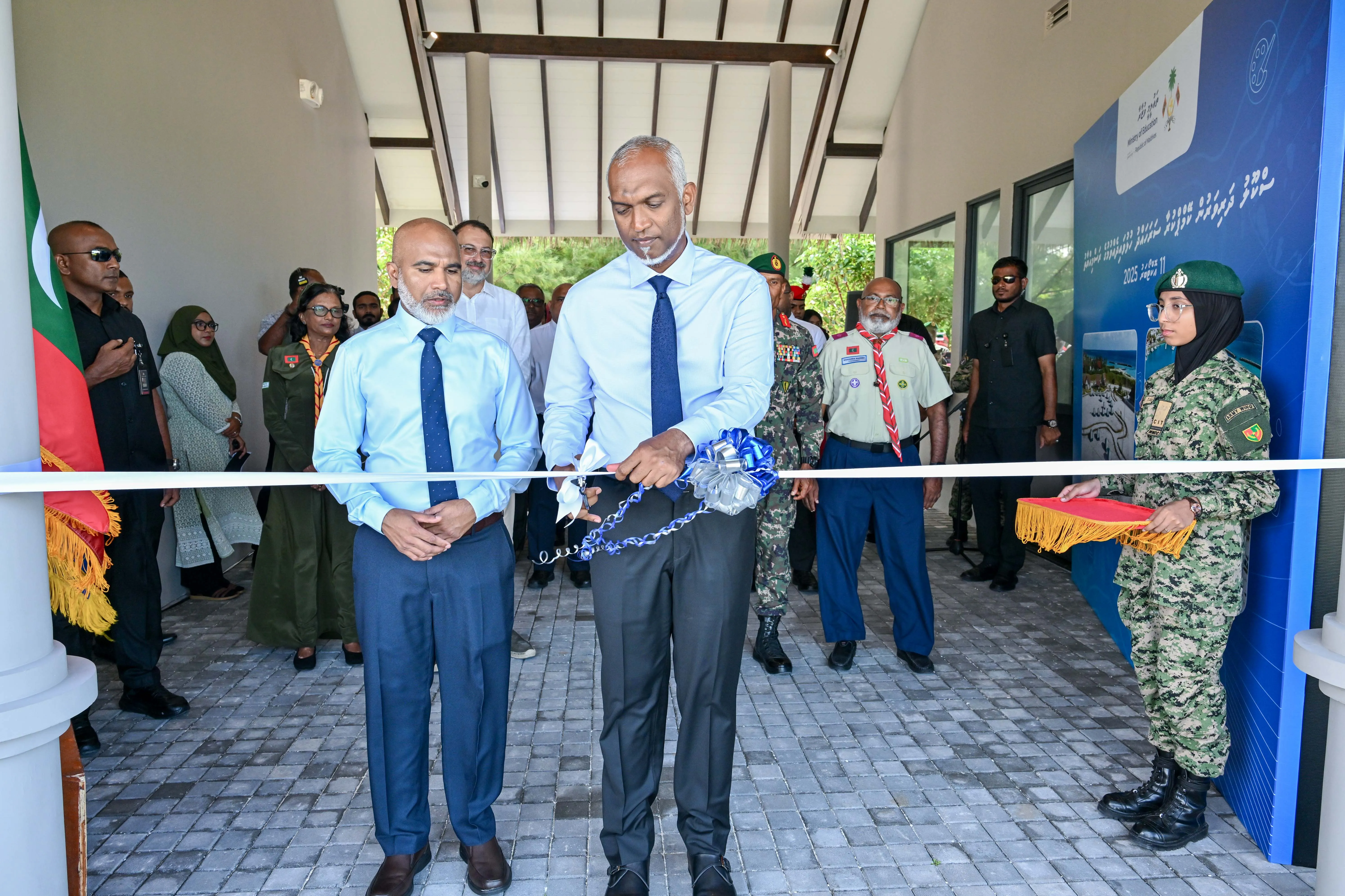 ރައީސުލްޖުމްހޫރިއްޔާ ޑރ. މުޙައްމަދު މުޢިއްޒު، ސްކޫލް ދަރިވަރުން ކޭމްޕް ކުރާ ސަރަޙައްދު ރަސްމީކޮށް ހުޅުއްވައިދެއްވަނީ / ފޮޓޯ: ރައީސް އޮފީސް