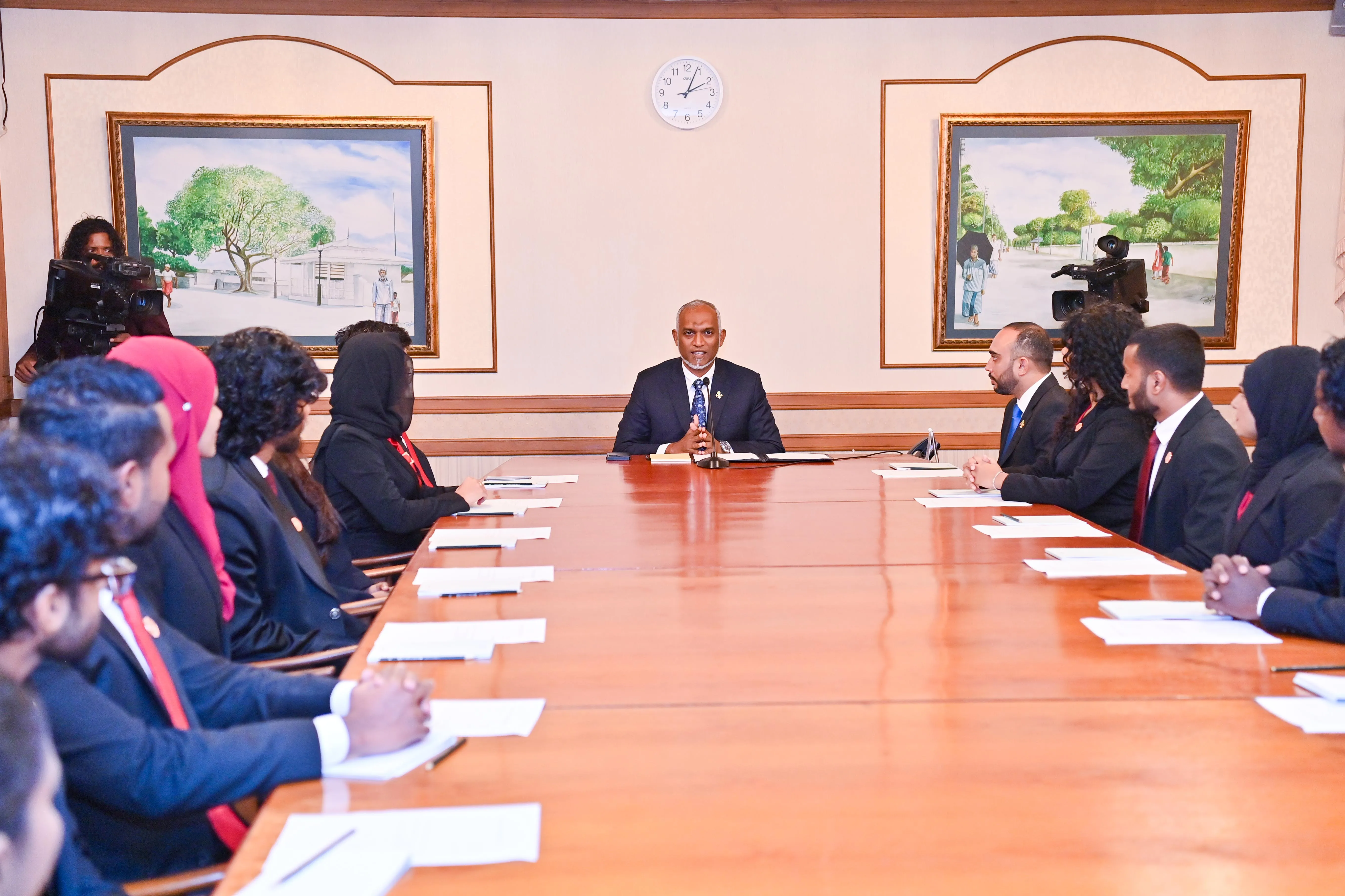 ދިވެހި ޒުވާނުންގެ ޤައުމީ ލަފާދޭ ކޮމިޓީގެ ފުރަތަމަ ބައްދަލުވުމުގައި ރައީސުލްޖުމްހޫރިއްޔާ ބައިވެރިވެވަޑައިގެންފި