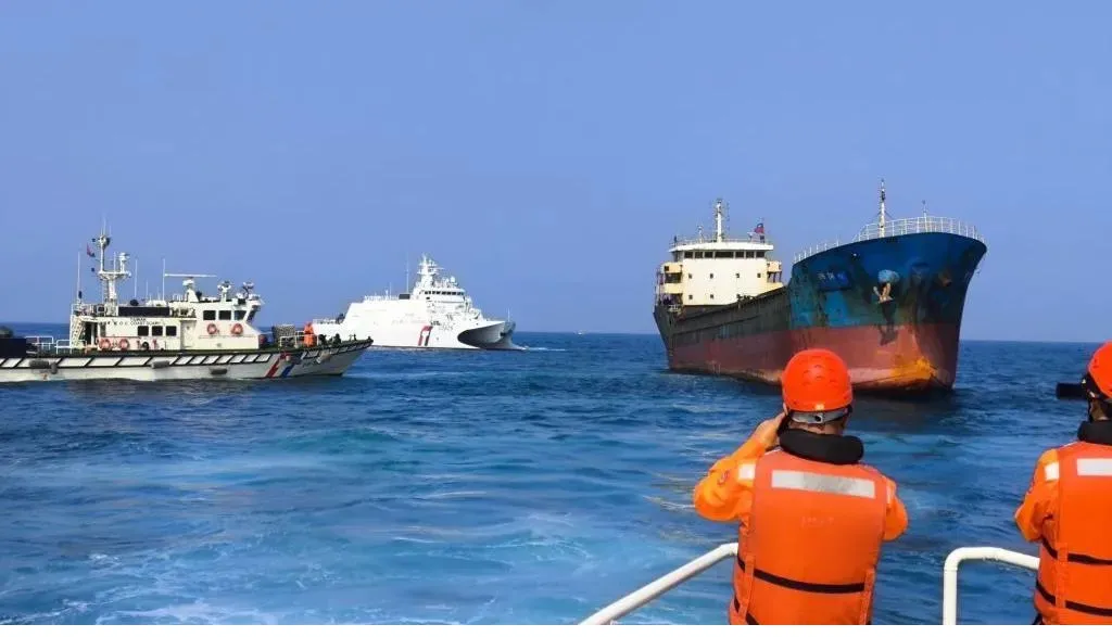 ޗައިނާގެ ބޯޓު، ޓައިވާންގެ ކޯސްޓްގާޑް ބެލުމުގެ ދަށުގައި.. ފޮޓޯ: ބީބީސީ