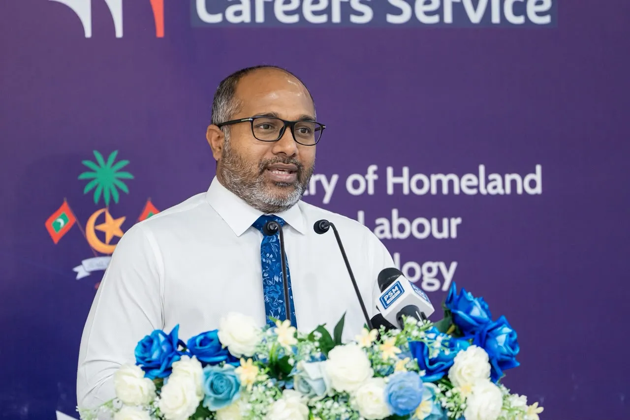 ހޯމް މިނިސްޓަރު އަލީ އިހުސާން -- ފޮޓޯ: ރައީސް އޮފީސް