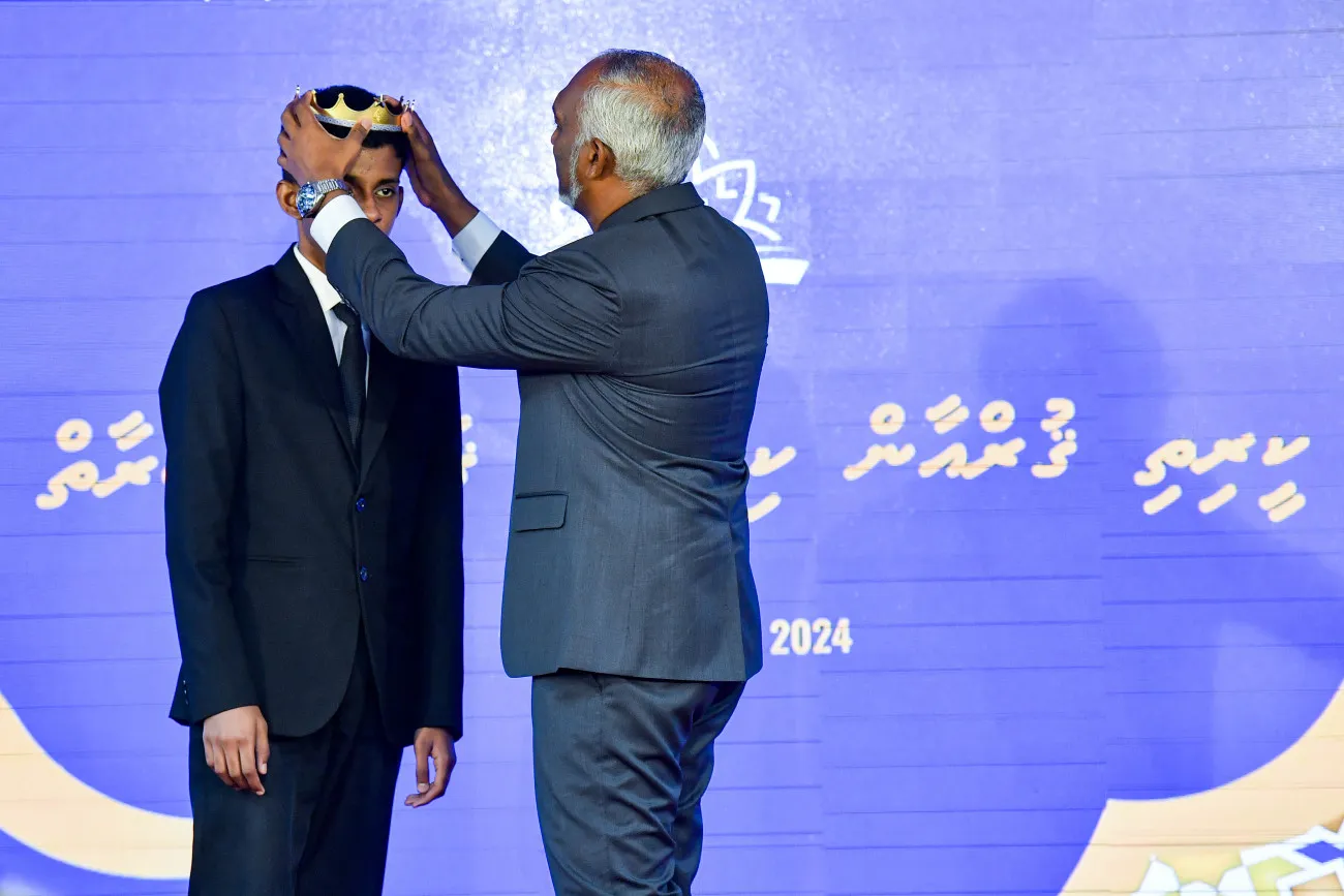 ޤުރްއާން މުބާރާތުން އެއްވަނަ ހޯދާ ފަރާތްތަކަށް ޕީއެޗްޑީއާއި ހަމައަށް ހިލޭ ކިޔެވޭނެ ފުރުސަތު ދޭން ރައީސް ނިންމަވައިފި
