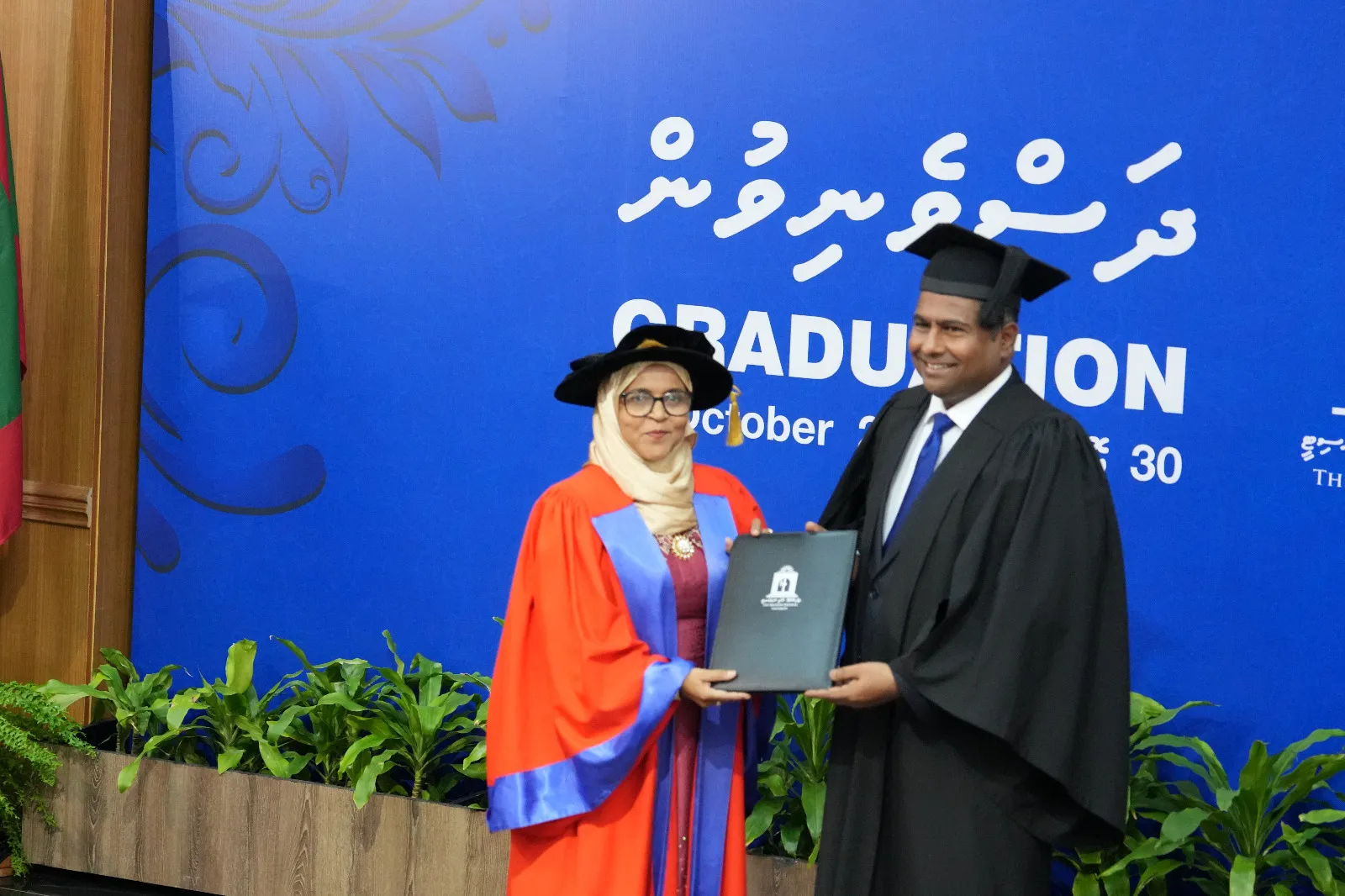 ދިވެހިބަހުން ޕީއެޗްޑީ ހާސިލްކުރެއްވި ފުރަތަމަ ބޭފުޅަކަށް ޑރ. އާމިނަތު ޒާހިރާ