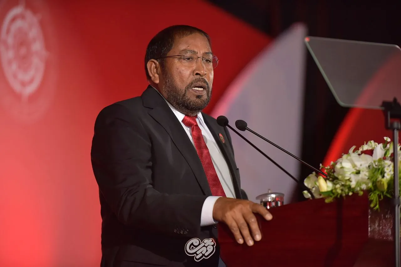 ދަ ޑިމޮކްރެޓްސް އުފެއްދުމަށް ބޭއްވި ޖަލްސާއާއި އެކު ޤާސިމްގެ މަރުޙަބާ