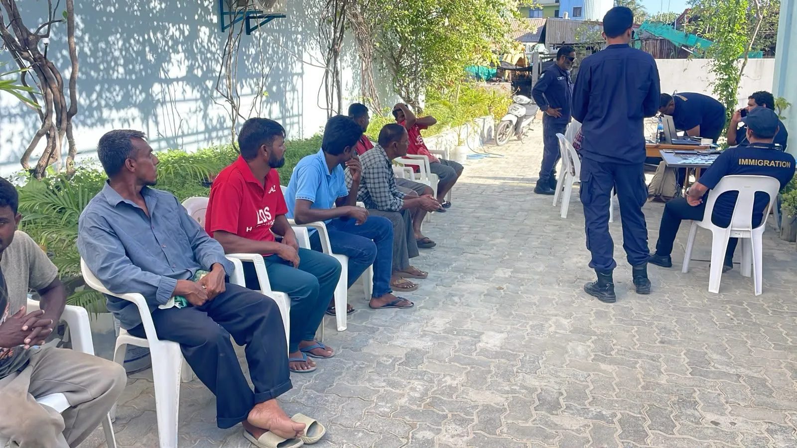 ތިލަފުށީގައި ފުލުހުން ހިންގި އޮޕަރޭޝަނެއްގައި 35 ބިދޭސީއަކު ބެލުމުގެ ދަށަށް ގެންގޮސްފި