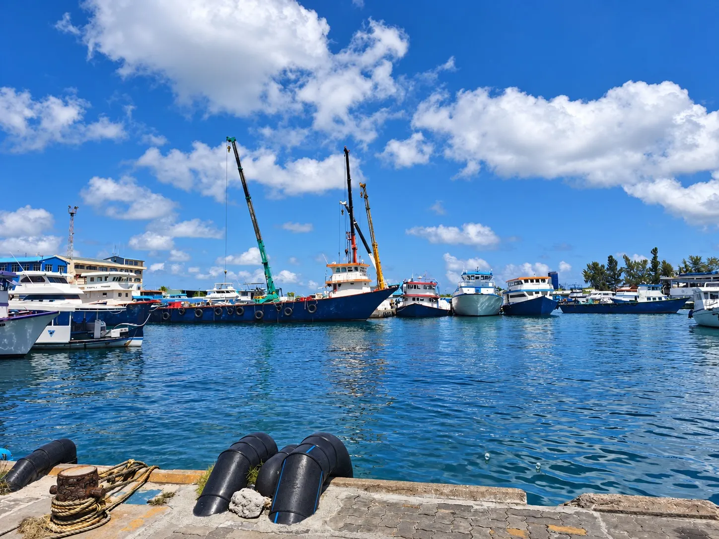 ބަރުމަރުކާ ނެތް އުޅަނދުތައް ޓީ-ޖެޓީއަށް ނުވަދެވޭގޮތް ހަދަނީ