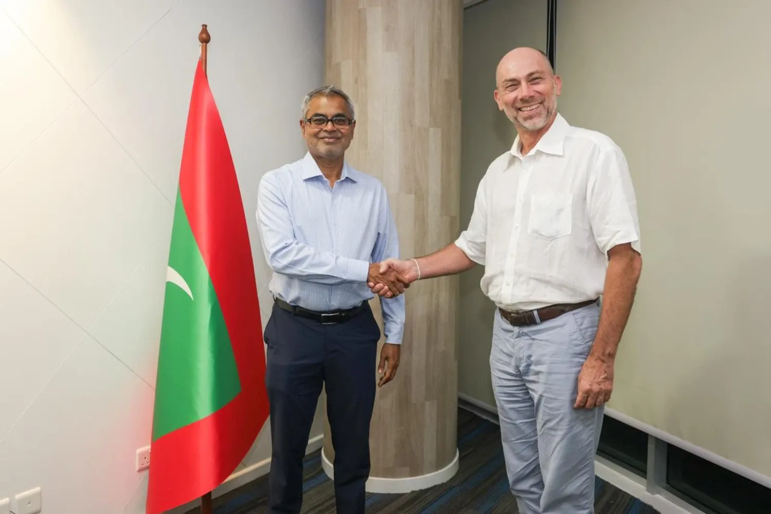 ޝަންގްރީ-ލާ ވިލިނގިލި އަލުން ހުޅުވުމުގެ ތައްޔާރީތަކާ ބެހޭ ގޮތުން މިނިސްޓަރު ޠާރިޤް މަޝްވަރާކުރައްވައިފި